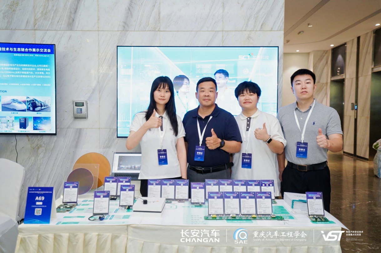 一群人站在桌子前AI 天生的内容可能不准确。。。。。。